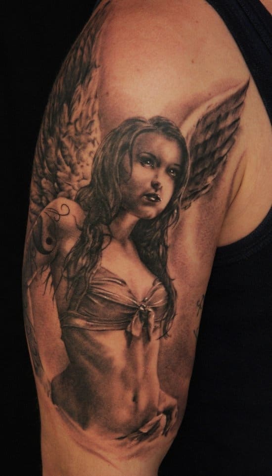tatouage ange homme