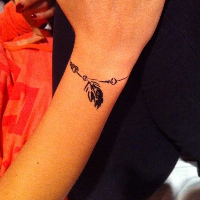 tatouage bracelet poignet femme