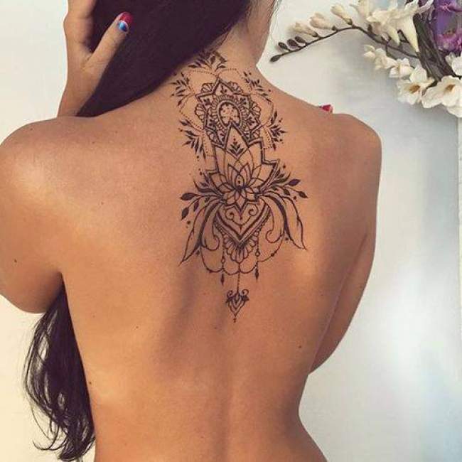 tatouage femme dos