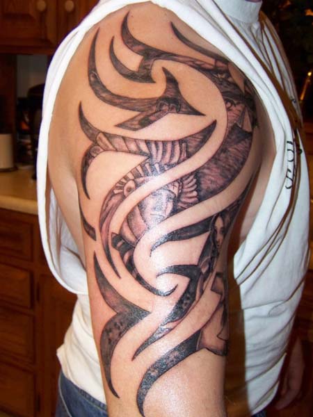 tatouage homme bras tribal