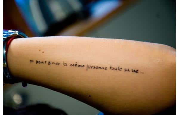 tatouage phrase sur le bras