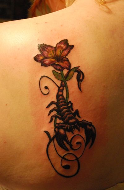 tatouage scorpion femme