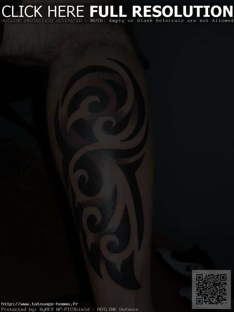 tatouage tribal jambe homme