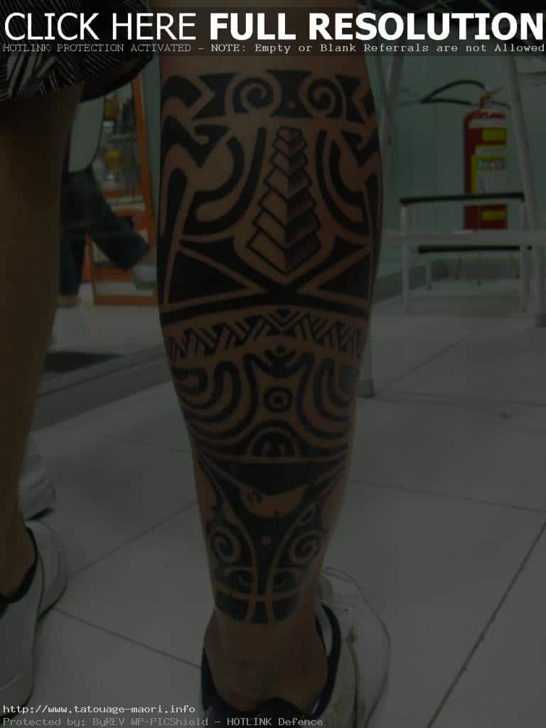 tatouage tribal mollet homme
