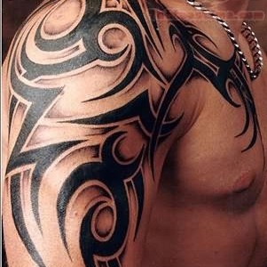 tatouage tribale homme